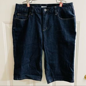 🎉HP🎉Liz Claiborne Bermudas - Women’s Size 8